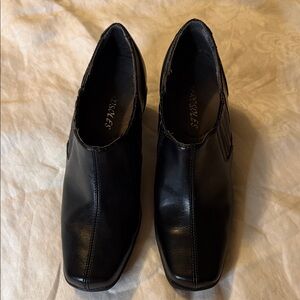 AEROSOLES Black Leather Slip-On Loafers